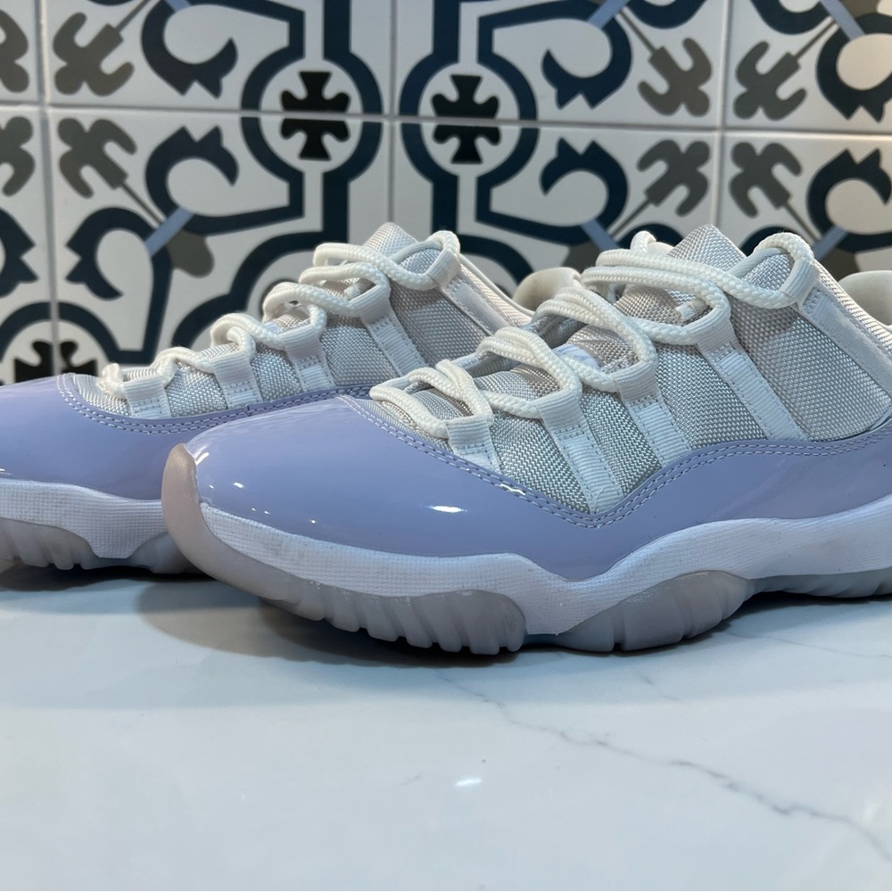 Air Jordan 11 Retro Low ‘Pure Violet’, Nike, Size 9.5